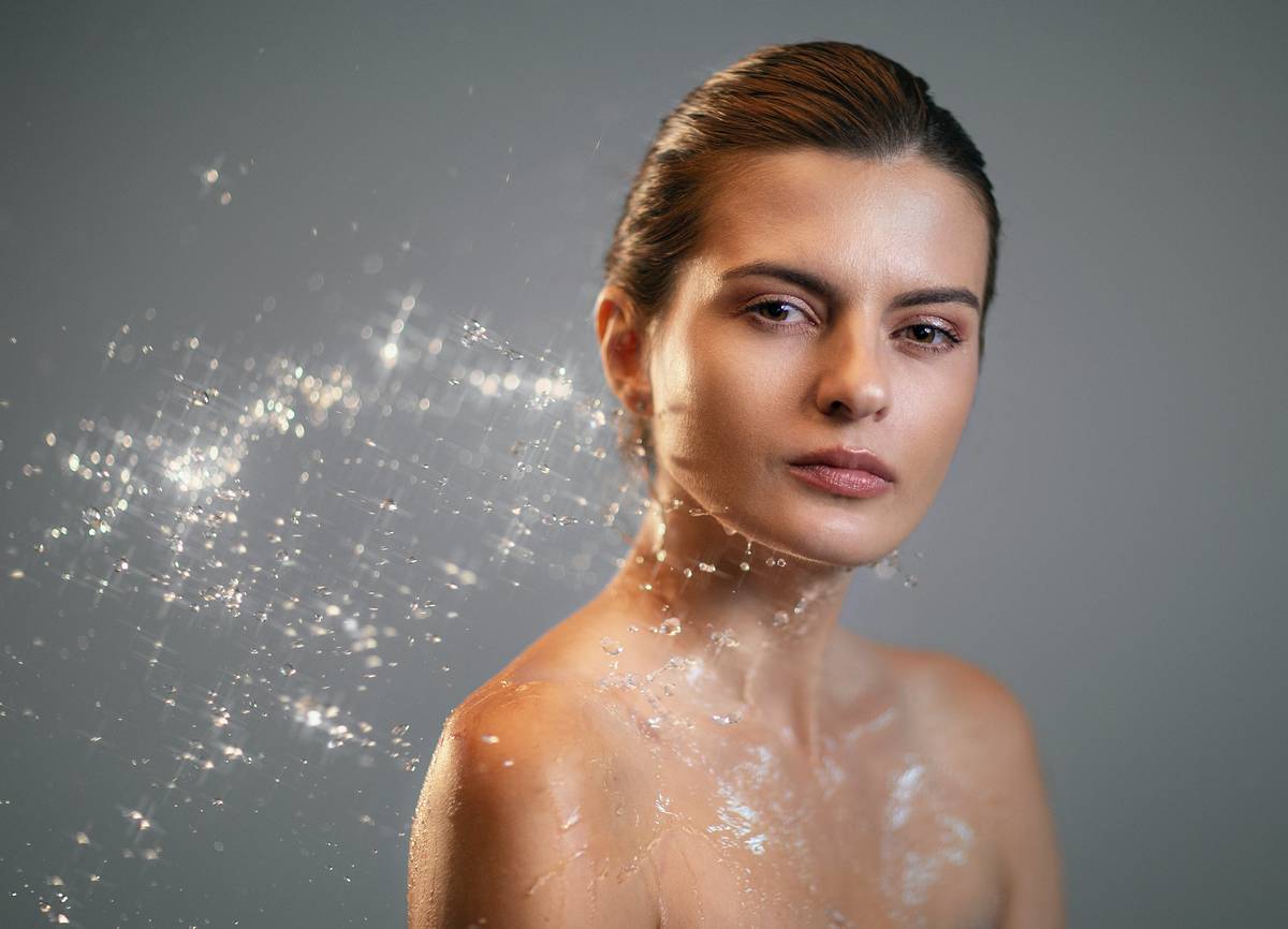 Diagram showing how body serum penetrates deeper skin layers compared to lotion